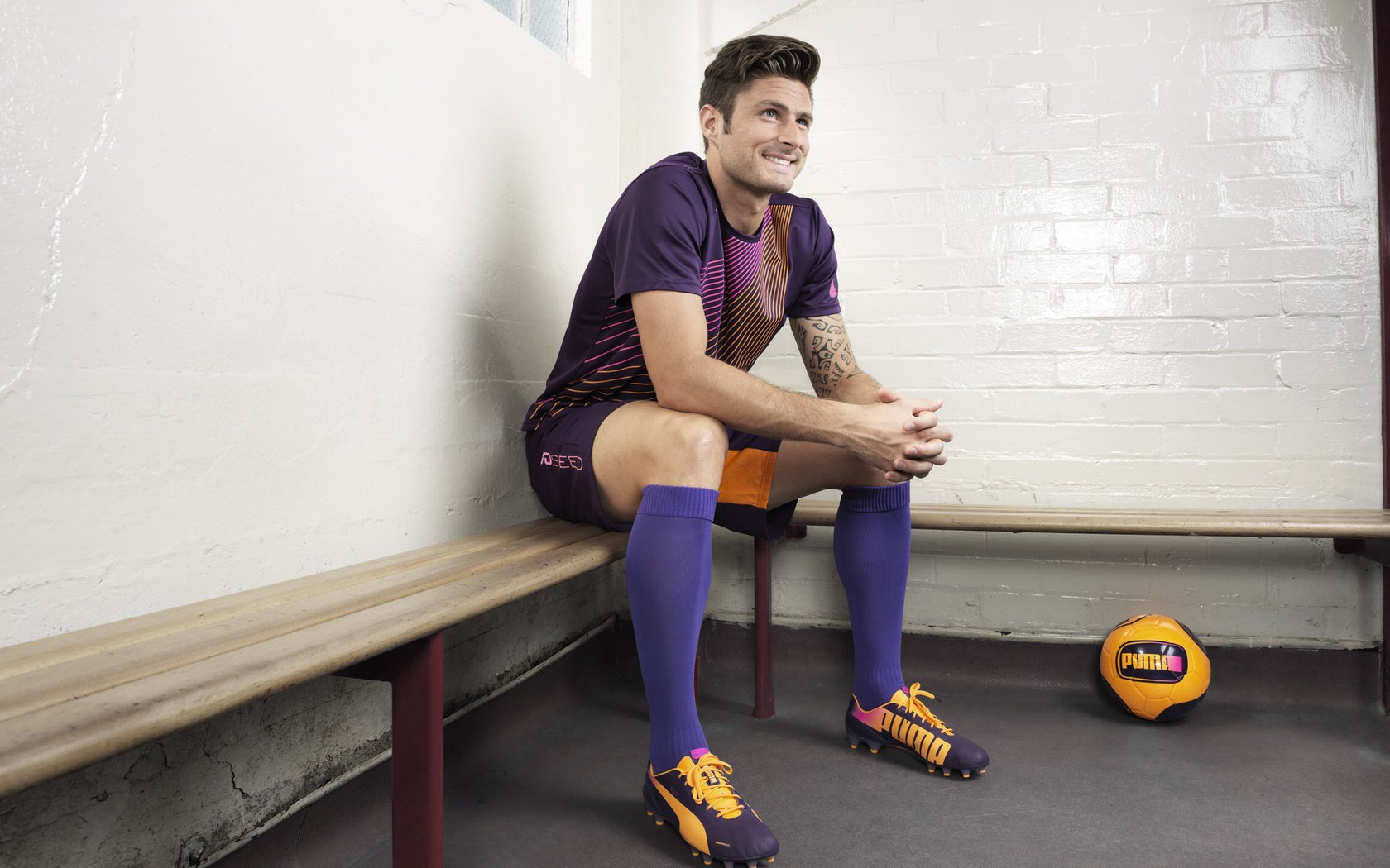 “营地徒步打水任务赛” 背水回营比拼控制体能