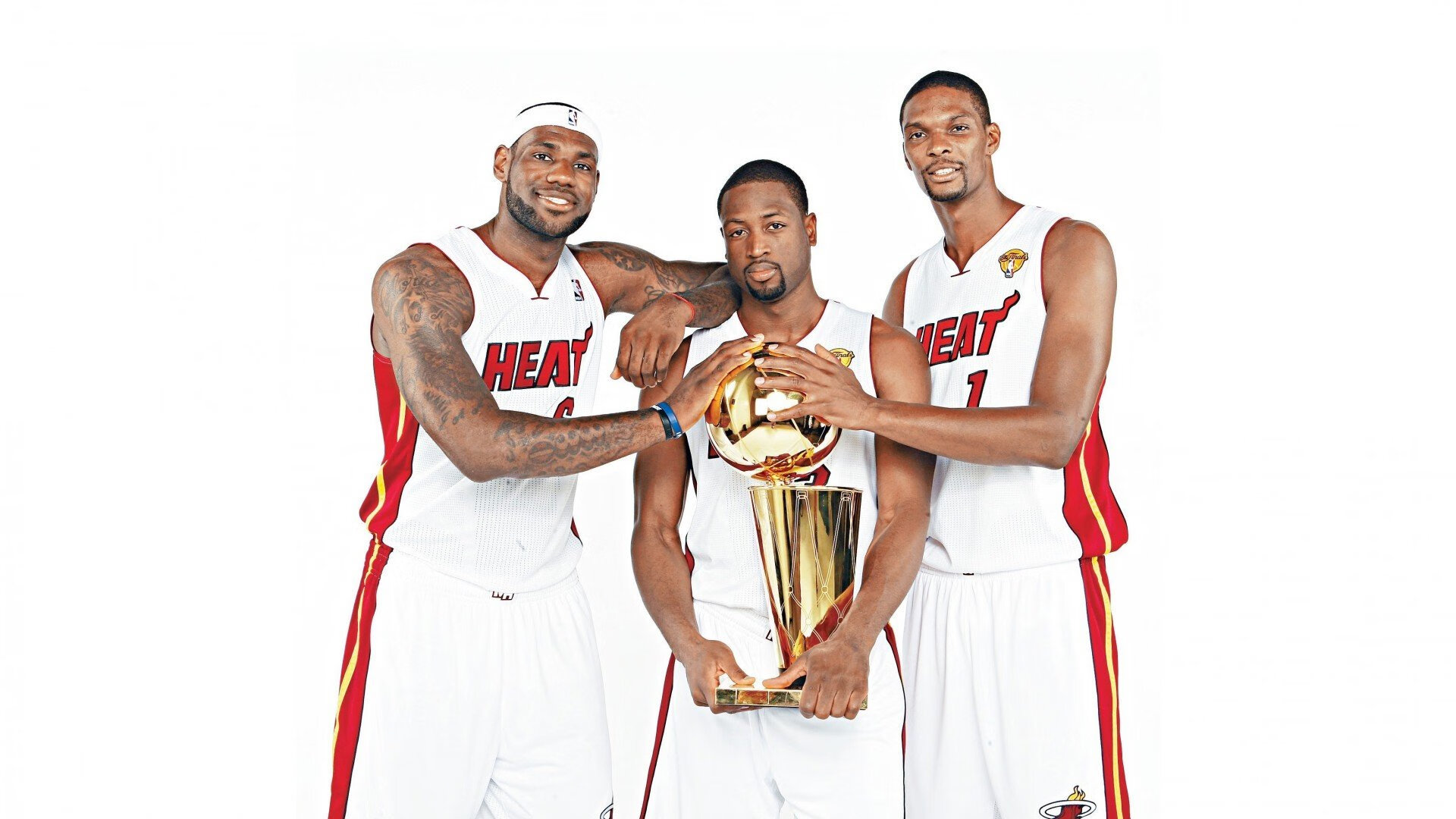 “营地徒步打水任务赛” 背水回营比拼控制体能